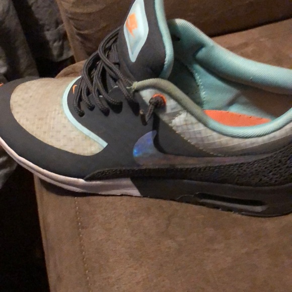 Nike shoes - Picture 2 of 4